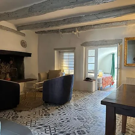 Jolie Maison Atypique * Vezenobres
