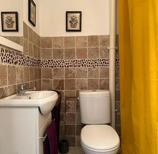Jolie Maison Atypique Vezenobres