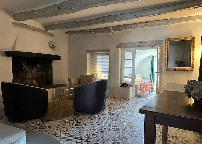 Jolie Maison Atypique * Vezenobres